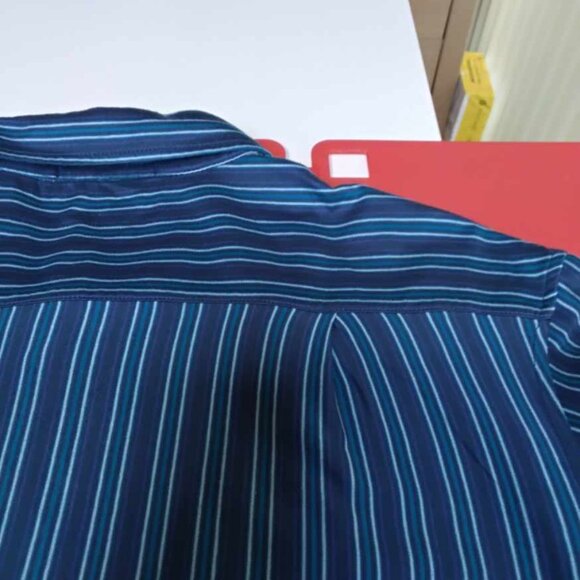 Cezani Men's Long-Sleeved Pin Striped Causal / Dress Shirt XL - Picture 4 of 7